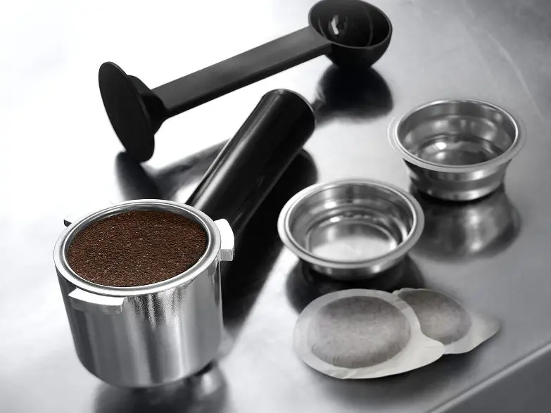 DELONGHI DEDICA STYLE TRADITIONAL PUMP ESPRESSO MACHINE, COFFEE AND CAPPUCCINO MAKER, EC685.BK 